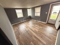 Building Photo - 221 W Way St