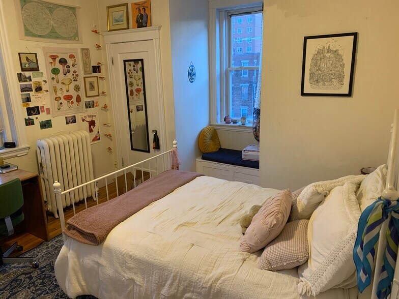 Building Photo - 62 Egmont St