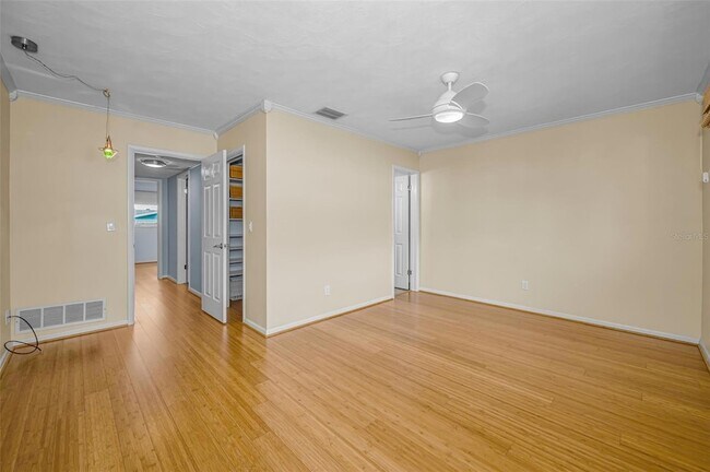 Building Photo - 1387 Hill Dr