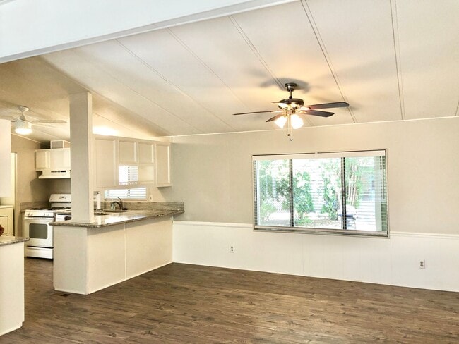 Building Photo - Awesome Updated Single Story in The Darling "Farm" Community of Wildomar, Close to Everything, bu...