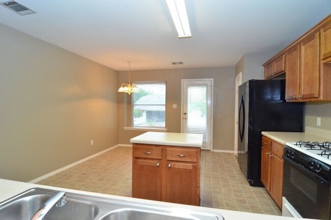 Building Photo - Spacious Home in Plum Creek