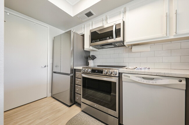 Building Photo - 78347 Terra Cotta Ct