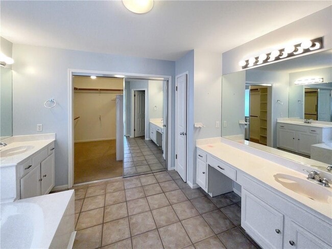 Building Photo - 1703 Amber Skyway Cove