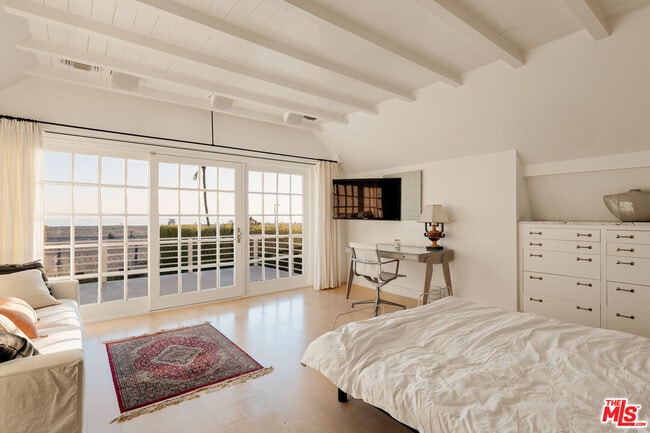 Building Photo - 501 Palisades Beach Rd