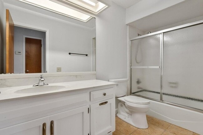 Building Photo - 1000 Muirfield Dr NE