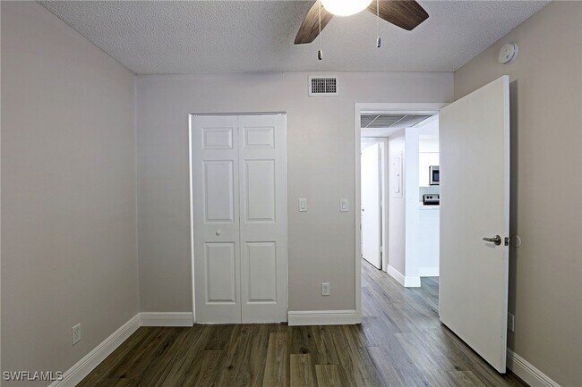 Building Photo - 5305 Summerlin Rd