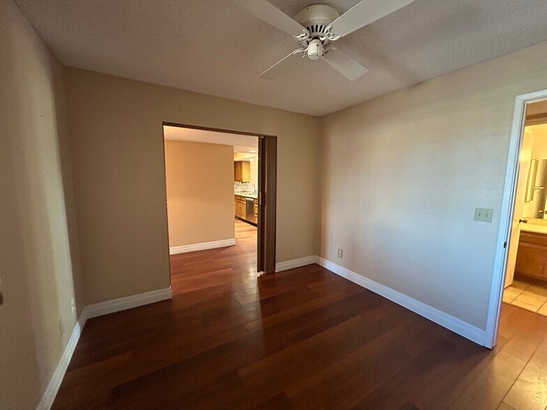 Building Photo - 12138 S Tomi Dr