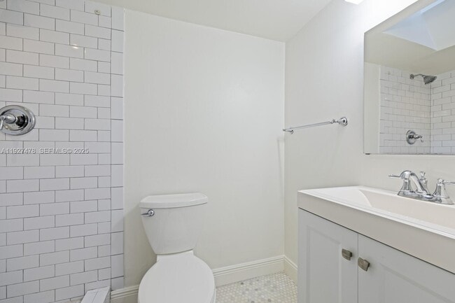 Building Photo - 3028 Center St