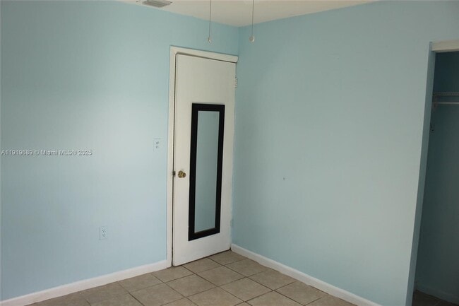 Building Photo - 5050 SE Ebbtide Ave