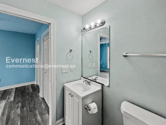 Building Photo - 810 Madison St