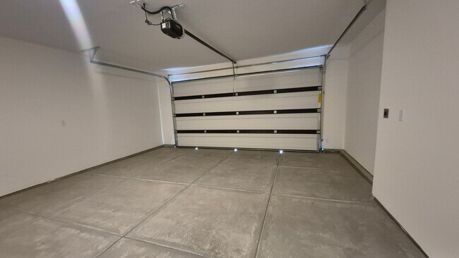 Building Photo - 5673 S Weehawken Ln