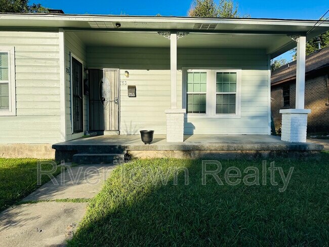 Primary Photo - 755 Baltimore St