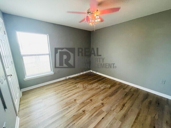 Building Photo - 443 Shadow Lakes Dr