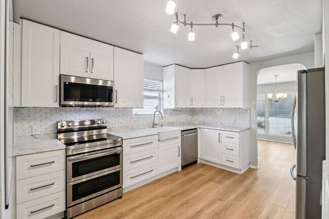 Building Photo - 9639 Shetland Park