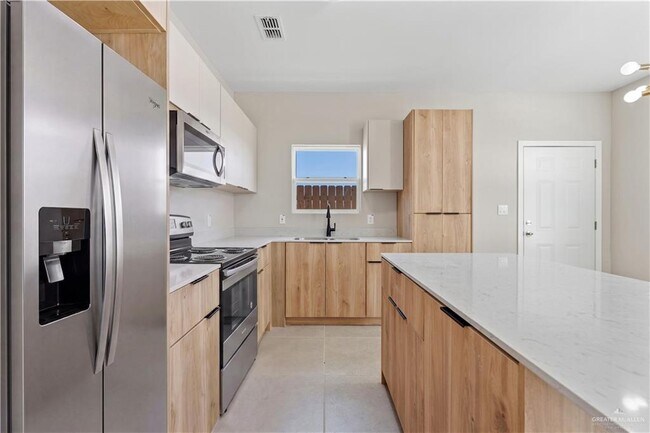 Building Photo - 12 Campeche Dr