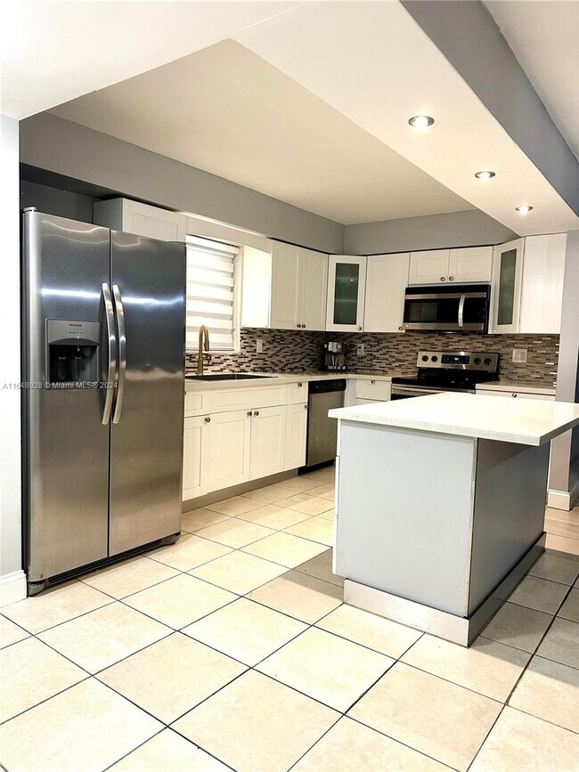 Building Photo - 7060 Nova Dr