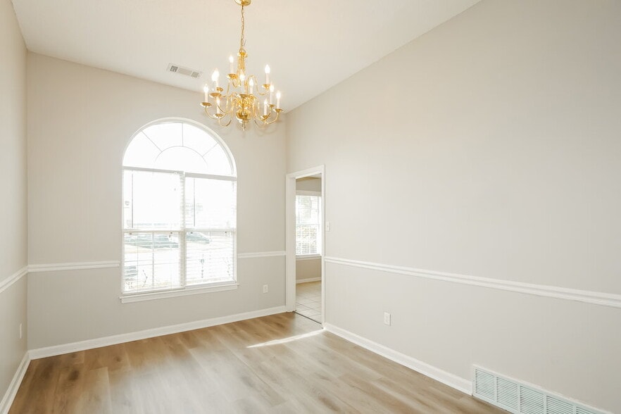 Building Photo - 10352 Walden Pine Cove