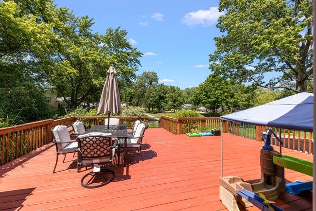 Building Photo - 215 Longridge Ct