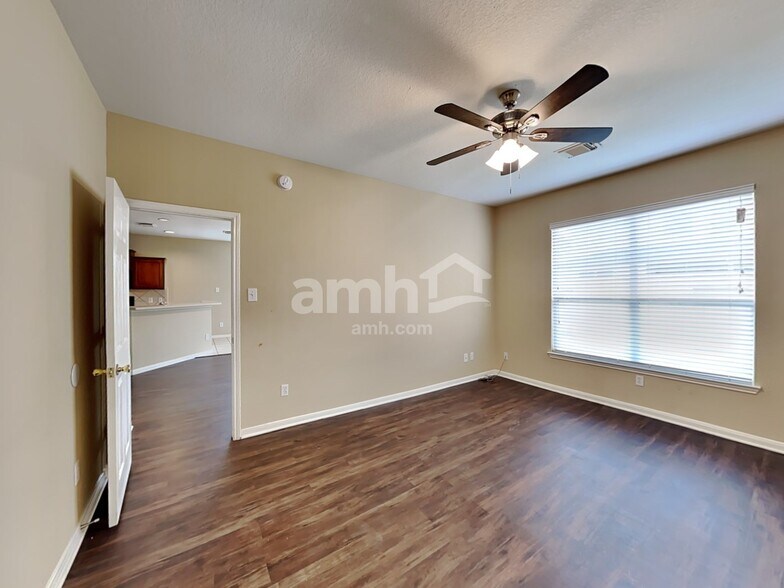 Building Photo - 15742 Flagstone Walk Way
