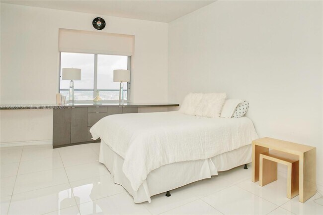 Building Photo - 1100 Biscayne Blvd