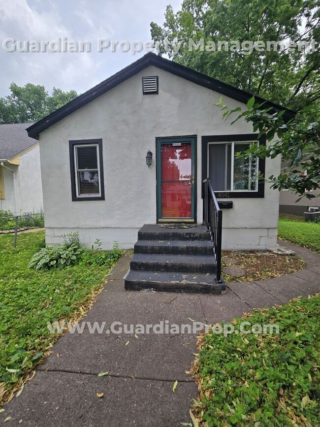 Primary Photo - South Minneapolis home with living on the ...