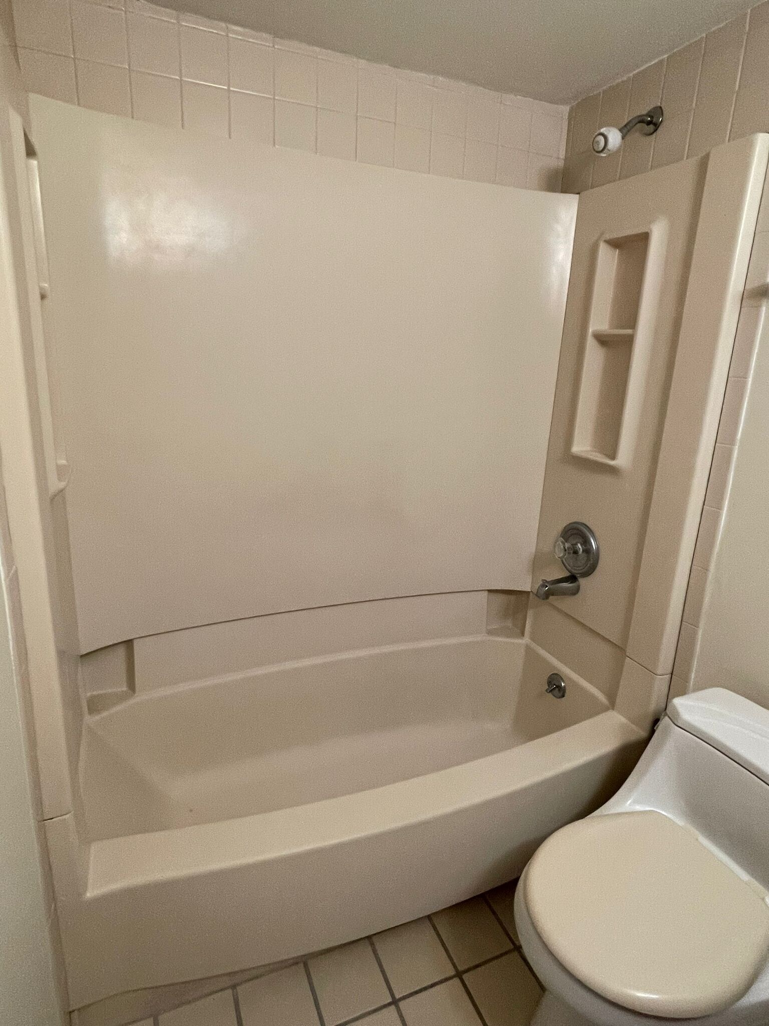 Bathroom Tub - 9 Manchester Ave