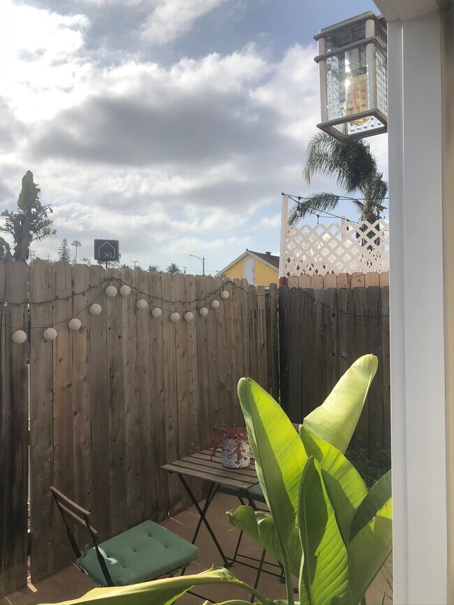 Building Photo - 732 9th St