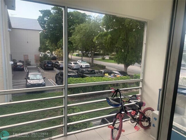 Building Photo - 8901 NW 38th Dr