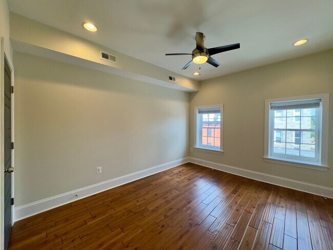 Building Photo - Elegant 3 Bedroom/3.5 Bathroom Townhome in...