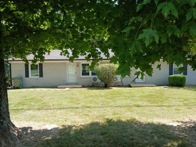 Building Photo - 121 Glenn Springs Rd