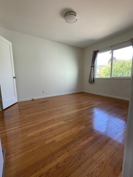 primary bedroom - 1200 Elm St