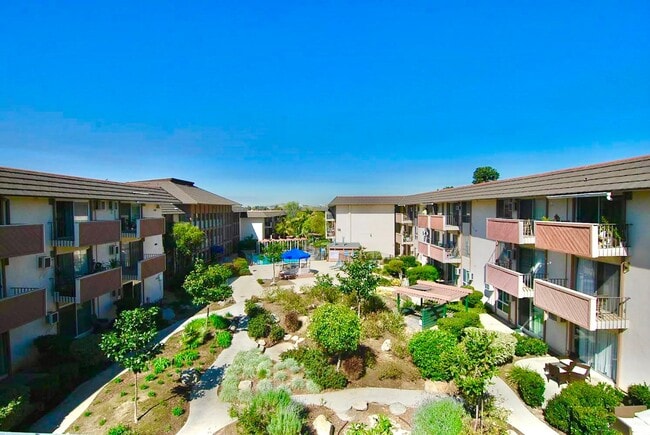 Primary Photo - Spacious 1 Bedroom Condo on PCH