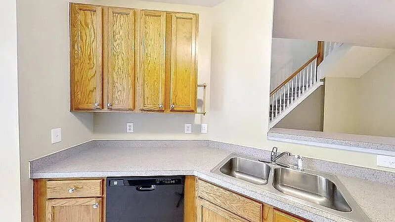 Building Photo - 513 Village Loop Dr
