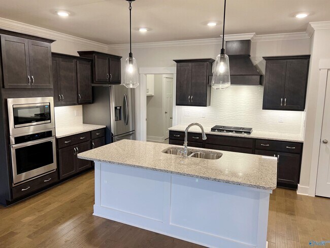 Building Photo - 156 Rugby Dr