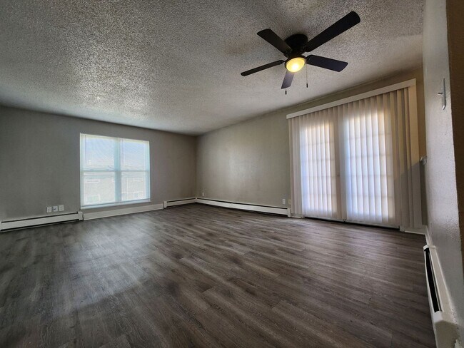 Building Photo - 4420 Loomis Ave