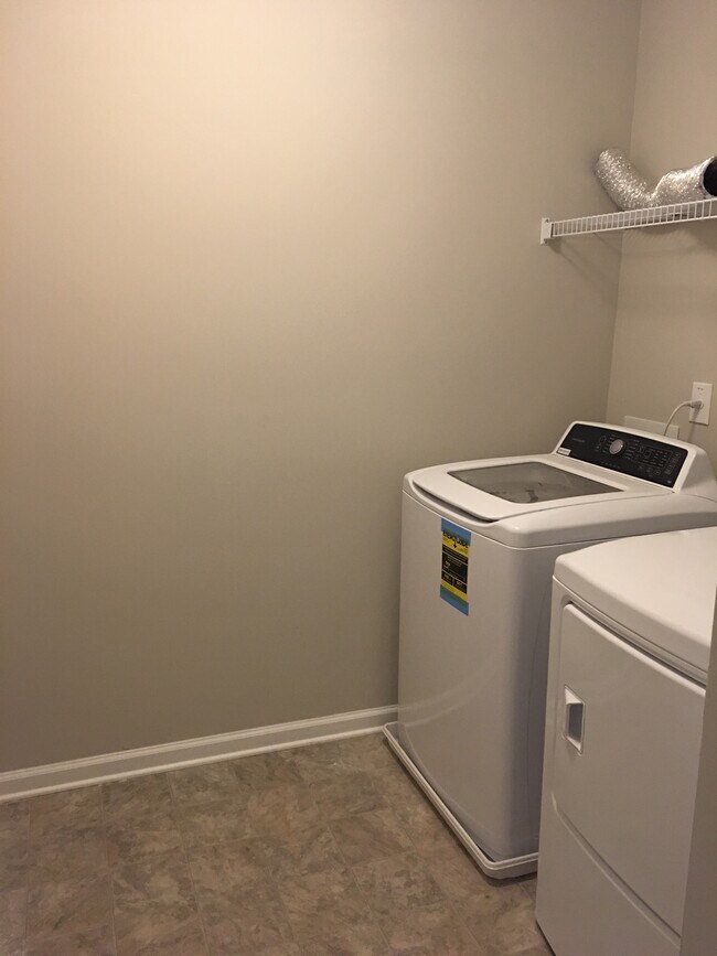 Building Photo - 1256 Elderwood Way