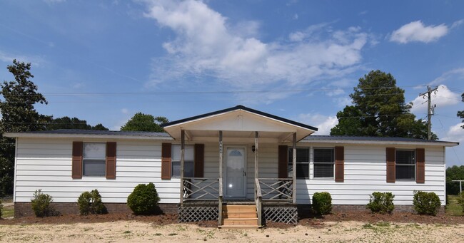 Building Photo - Spacious & Updated Double-Wide Home on a L...