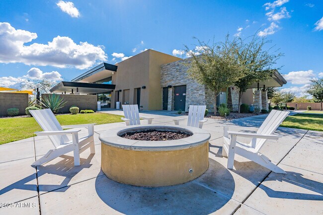 Building Photo - 9910 E Theia Dr