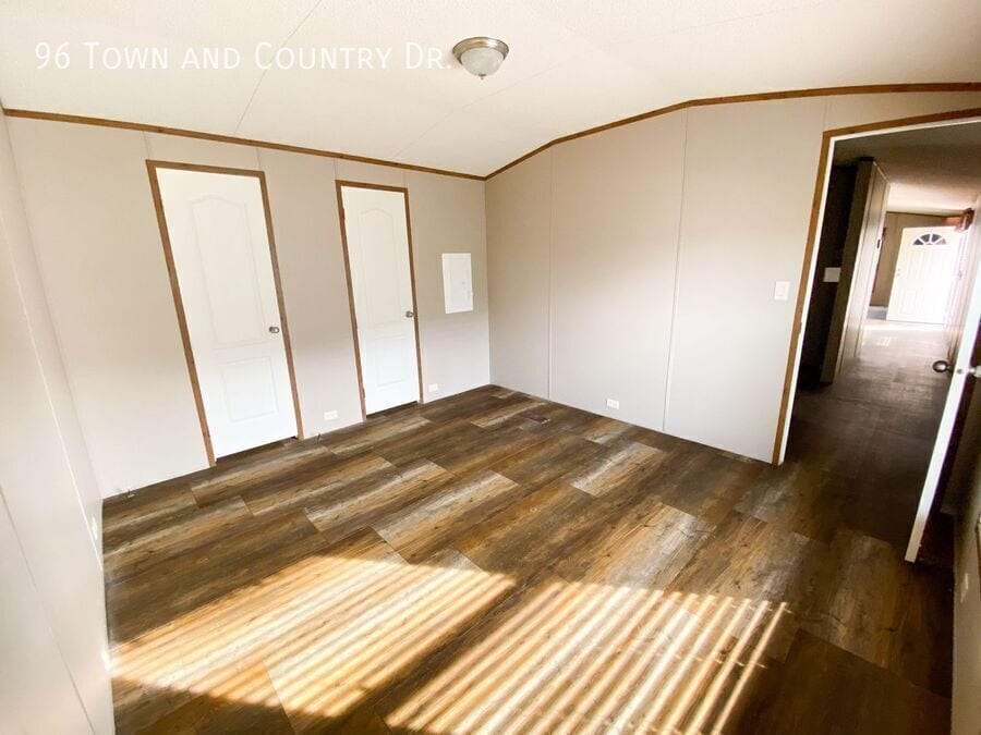 Building Photo - 3900 Lenore Dr