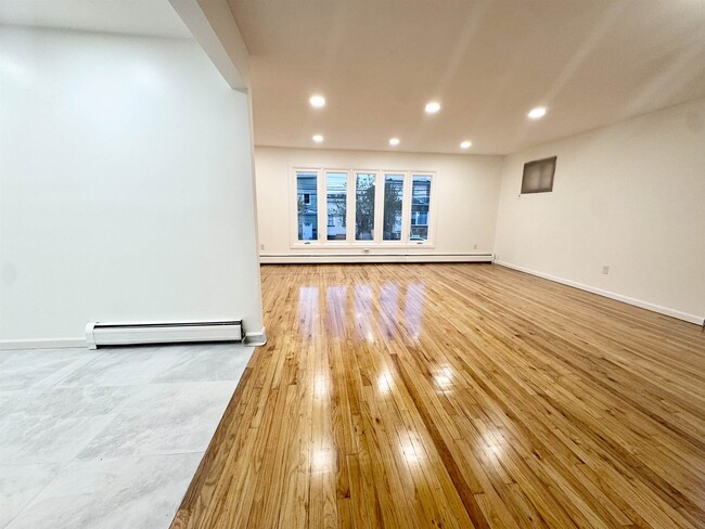 Building Photo - 1455 43rd St