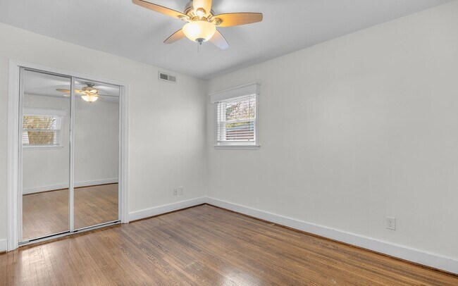 Building Photo - For Rent. 4 Bedrooms