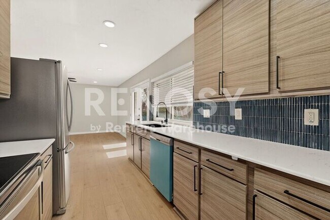 Building Photo - Refreshed Plano Gem  ****Rent Concession - 2nd Month Free****