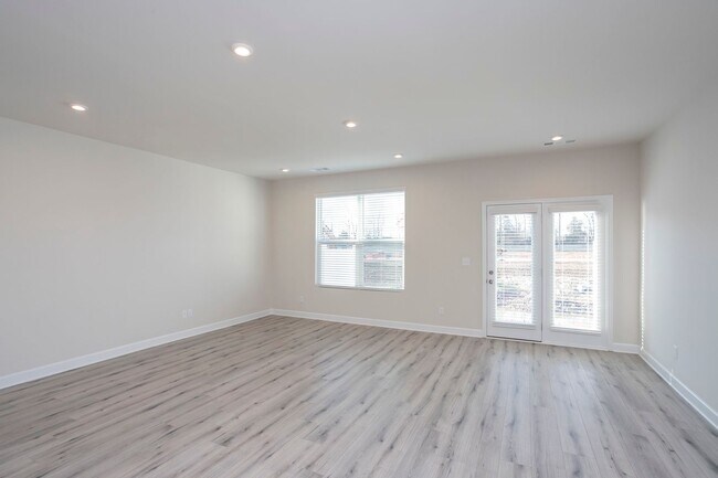 Building Photo - 2031 Sperling Dr
