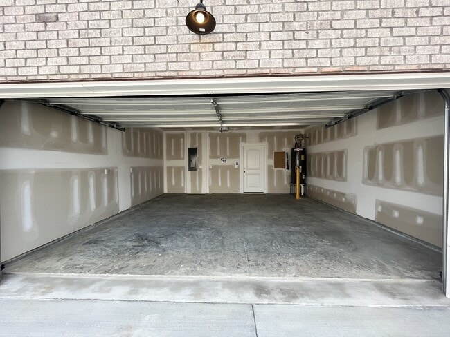 Building Photo - 204 Douglas Bend Rd