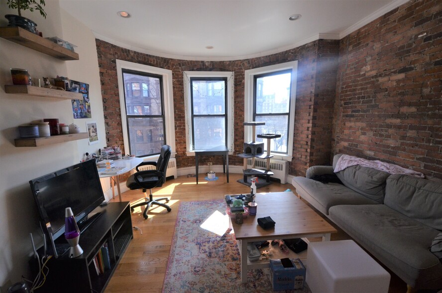 Building Photo - 407 Marlborough St
