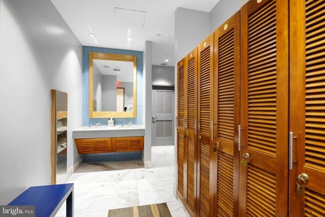 Building Photo - 400 S Broad St