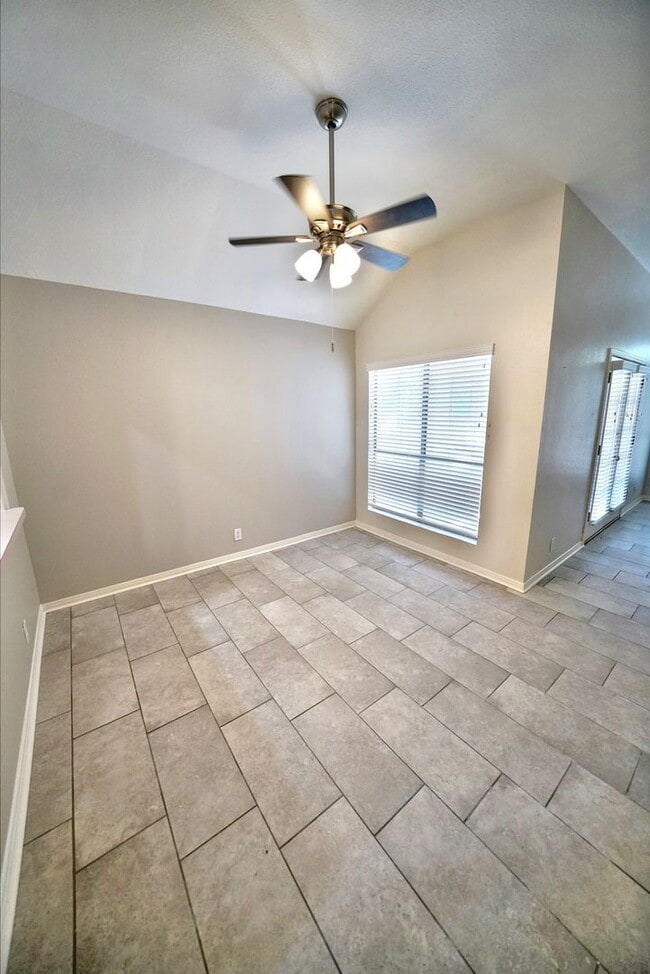 Building Photo - Beautiful Home in the desirable Shavano Ga...