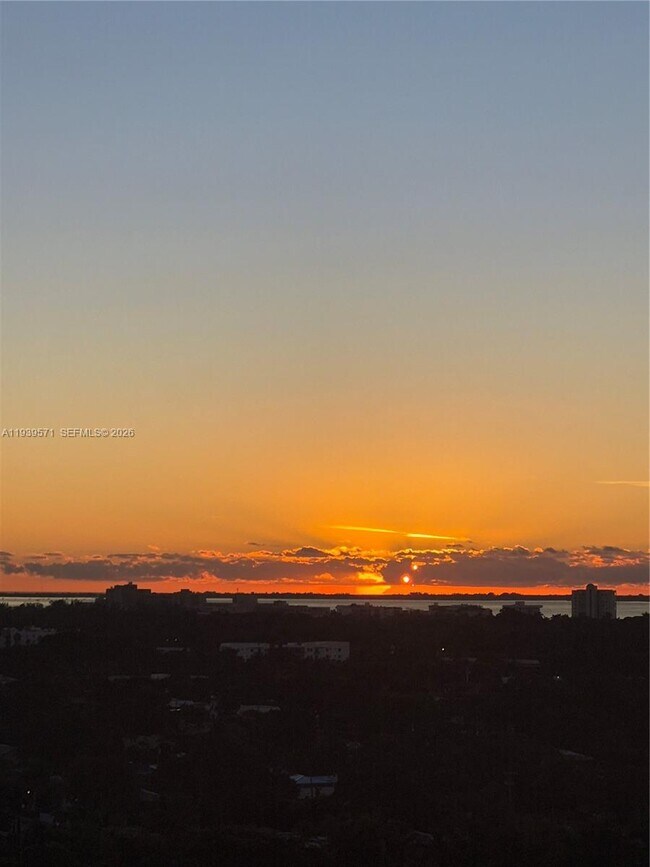 Building Photo - 1111 SW 1st Ave