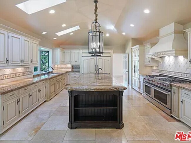 Building Photo - 1681 Stone Canyon Rd