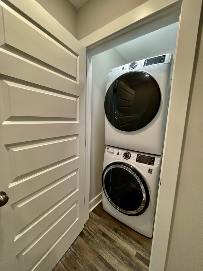 Building Photo - 33 Zentry Pl